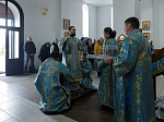 В праздник Похвалы Богородицы Архипастырь совершил Божественную литургию в Воскресенском соборе Белогорского мужского монастыря