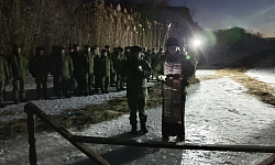 Военнослужащие Острогожска отметили Крещение Господне совместной молитвой и купанием в купели