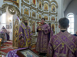 В понедельник третьей седмицы Великого поста Правящий Архиерей совершил Литургию Преждеосвященных Даров в храме святителя Митрофана Воронежского села Верхний Мамон