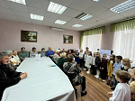 Священнослужитель и обучающиеся ЦРТДЮ посетили Центр общения старшего поколения в Каменском районе