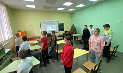 В «Школе выживания» города Россоши провели занятие по использованию защитного костюма