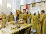 В день памяти Собора трех великих святителей Архипастырь совершил Божественную литургию в храме Всемилостивого Спаса г. Россошь