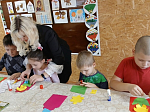 В воскресной группе при храме Архистратига Божия Михаила села Воробьевка состоялся мастер-класс по изготовлению подарков ко Дню матери