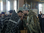 Преосвященнейший епископ Дионисий совершил в Свято-Ильинском кафедральном соборе города Россоши последнюю в этом году Литургию Преждеосвященных Даров