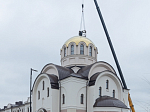 В храме Всемилостивого Спаса города Россоши состоялся подъем креста на купол храма
