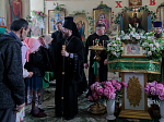 В праздник Святой Троицы Преосвященнейший епископ Дионисий совершил Литургию в Свято-Троицком храме города Россоши