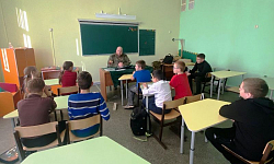 В «Школе выживания» города Россоши провели очередное занятие по сборке и разборке автомата и пистолета