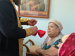 Духовная поддержка в преддверии Пасхи: иерей Андрей Рыбак причастил постояльцев пансионата в Коротояке