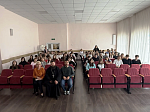 В МБОУ «Каменская СОШ № 2» прошла просветительская встреча на тему «Счастье и удовольствие: как химические вещества ломают психику и мозг»
