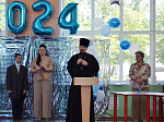 Настоятель Покровского храма посетил последний звонок в СОШ № 2 г. Павловск