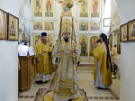 Епископ Россошанский и Острогожский Дионисий возглавил воскресное богослужение в Спасском Костомаровском женском монастыре