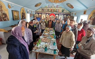На приходах Россошанского церковного округа поздравили прихожан почтенного возраста