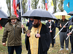 У поклонного креста при въезде в поселок Каменка совершен традиционный Братский молебен