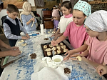 В воскресной группе Михайло-Архангельского храма села Воронцовка прошел мастер-класс по выпечке «Лесенок» и «Жаворонков»