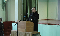 Благочинный Острогожского церковного округа принял участие в общешкольном родительском собрании