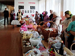 В канун Светлой Пасхи благочинный освятил пасхальные угощения в селах Богучарского района