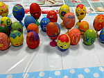 В развлекательном детском центре "Мадагаскар" состоялся мастер-класс по росписи пасхальных яиц