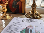 В Россошанском благочинии раздали листовки, посвященные изучению Патриаршей библейской программы, среди прихожан