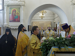 Епископ Россошанский и Острогожский Дионисий возглавил воскресное богослужение в Спасском Костомаровском женском монастыре