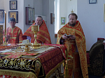Епископ Россошанский и Острогожский Дионисий совершил венчальную Литургию в храме святителя Митрофана, первого епископа Воронежского, села Верхний Мамон