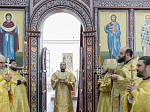 В Неделю 19-ю по Пятидесятнице епископ Дионисий совершил Божественную литургию в Воскресенском соборе Белогорского мужского монастыря