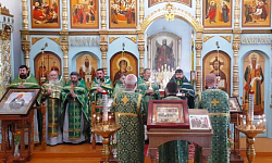 В день памяти святого благоверного князя Александра Невского в Казанском храме пгт. Каменка соборно совершена Божественная литургия