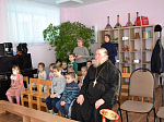 Благочинный Репьевского церковного округа поздравил воспитанников местного детского сада с Рождеством Христовым
