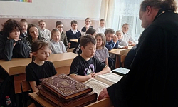 В Нижнеольшанской СОШ Острогожского благочиния провели час духовного общения, посвященный Дню православной книги