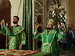 В праздник Святой Троицы Правящий архиерей возглавил престольное торжество в Троицком храме пгт Кантемировка