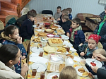 В храме святого благоверного князя Александра Невского города Калач состоялось масленичное чаепитие