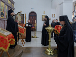 В Неделю 6-ю по Пасхе, о слепом, епископ Дионисий совершил Божественную литургию в Воскресенском соборе Белогорского мужского монастыря