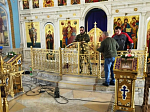 В храме Успения Пресвятой Богородицы города Калач установили новые ограждения к Пасхе
