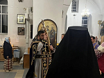 В день Воздвижения Честного и Животворящего Креста Господня в Казанском храме Павловска прошли праздничные богослужения