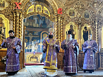 В Неделю Крестопоклонную епископ Дионисий совершил Божественную литургию в Свято-Троицком соборе Серафимо-Дивеевского монастыря в с. Дивеево Нижегородской области