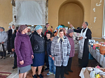 Священник совершил чин освящения пасхальной снеди в селах Богучарского района и в местном психоневрологическом интернате
