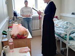 Настоятель храма Преображения Господня села Заболотовка Ольховатского района посетил районную больницу