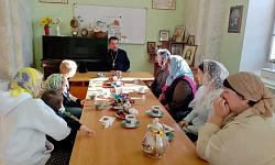 В Кантемировке священнослужитель провел духовную беседу с членами семей военнослужащих