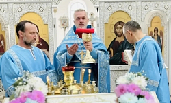 Праздничное богослужение на Благовещение Пресвятой Богородицы в храме в честь Успения Пресвятой Богородицы села Старая Калитва