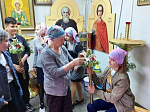 Учащиеся СОШ приняли участие в украшении к празднику Пасхи Рождественского храма живыми цветами