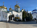 Епископ Россошанский и Острогожский Дионисий совершил Божественную литургию в Свято-Троицком соборе Раифского Богородицкого мужского монастыря