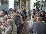 В трапезной Казанского храма Каменки прошла благословенная трапеза для пожилых прихожан