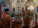 Епископ Россошанский и Острогожский Дионисий возглавил Божественную литургию в храме Архистратига Божия Михаила города Острогожска