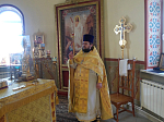 "Кланяющеся верою Кресту Честному, на нем распеншагося воспоем Владыку"