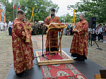 Епископ Дионисий возглавил Божественную литургию на территории Верхнемамонского казачьего кадетского корпуса с. Гороховка и совершил закладку камня в основание храма