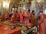 Епископ Россошанский и Острогожский Дионисий возглавил Божественную литургию в храме Архистратига Божия Михаила города Острогожска
