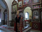 "Запечатану гробу, Живот от гроба возсиял еси, Христе Боже"