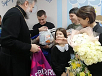 Священнослужитель поздравил рожениц с Днем матери