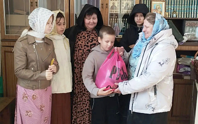 Калачеевское благочиние снова присоединилось к акции «Корзина доброты», направленной на помощь многодетным семьям, пенсионерам и инвалидам