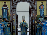 В праздник Похвалы Богородицы Архипастырь совершил Божественную литургию в Воскресенском соборе Белогорского мужского монастыря