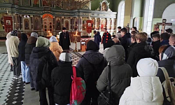 Учащиеся Кантемировской СОШ № 2 посетили с экскурсией храм Живоначальной Троицы в р. п. Кантемировка